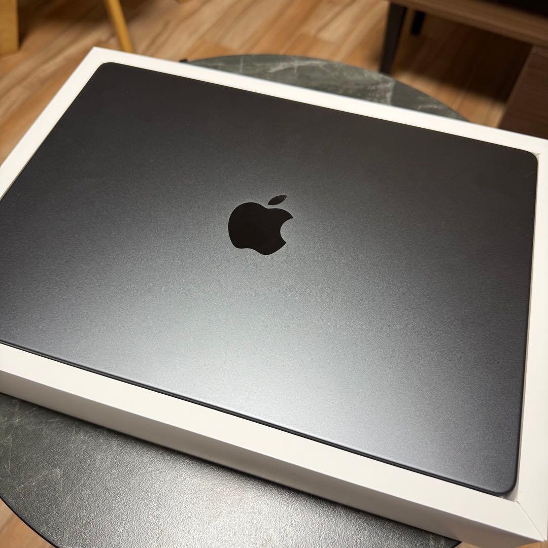 MacBook Pro 14インチ M3 Pro ほぼ新品 ブラック Apple