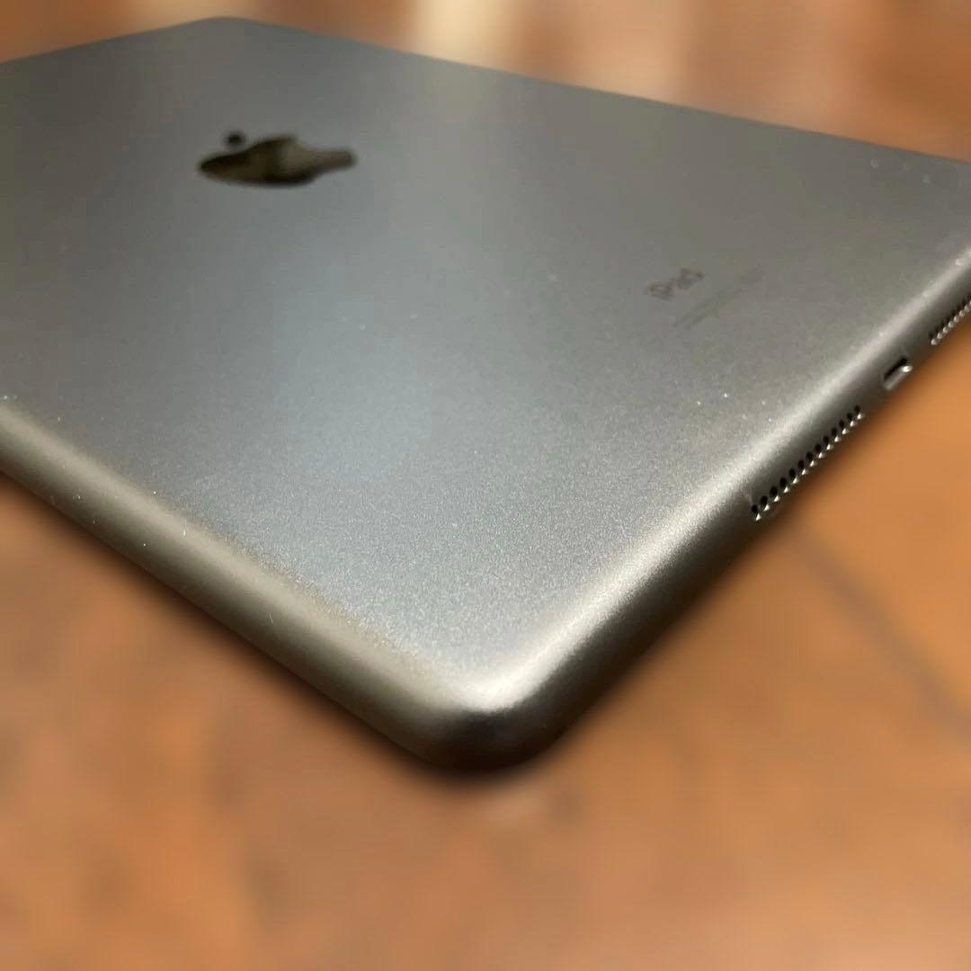 iPad第８世代128GWifi 98% slimfolio iK1055BK