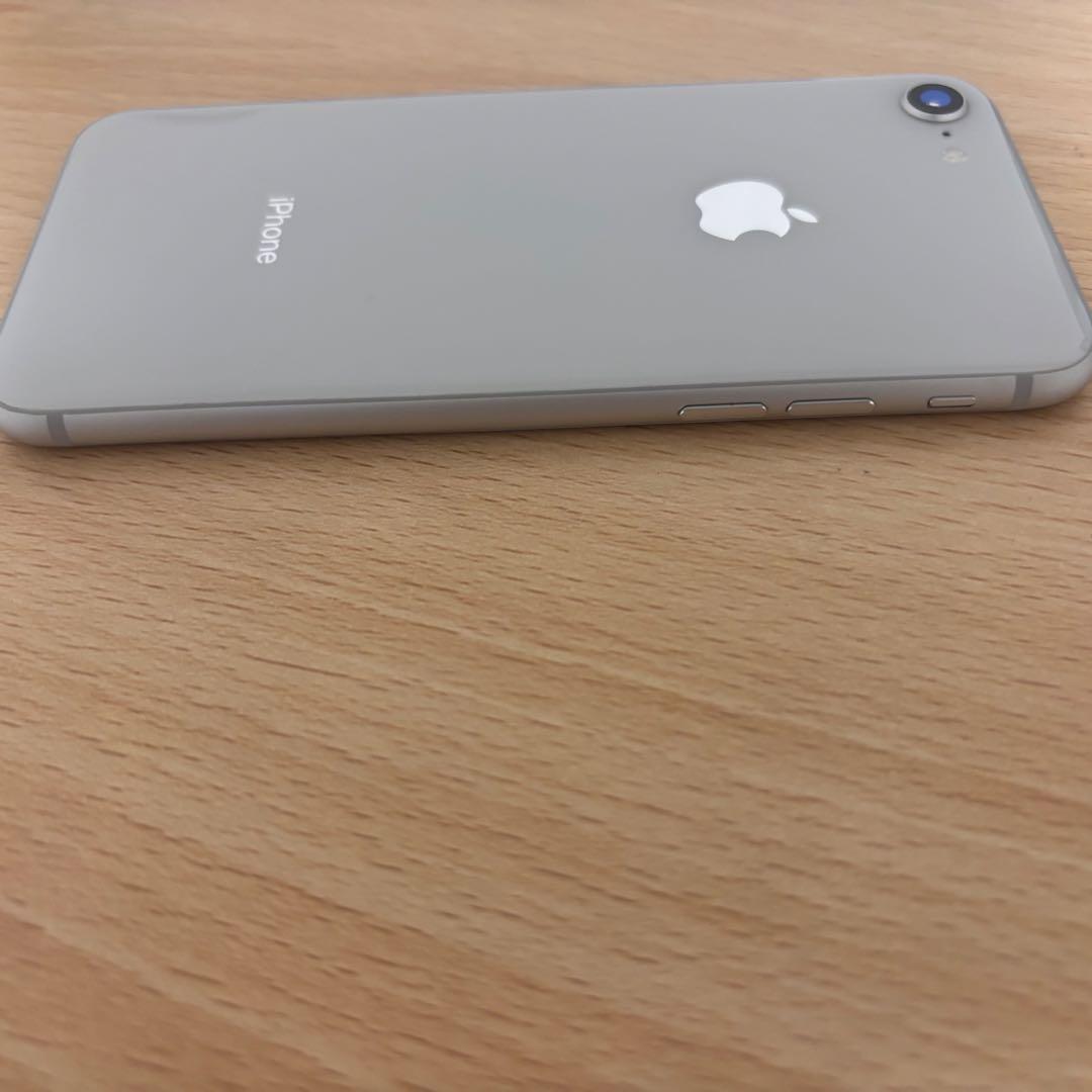 Apple iPhone8 シルバー