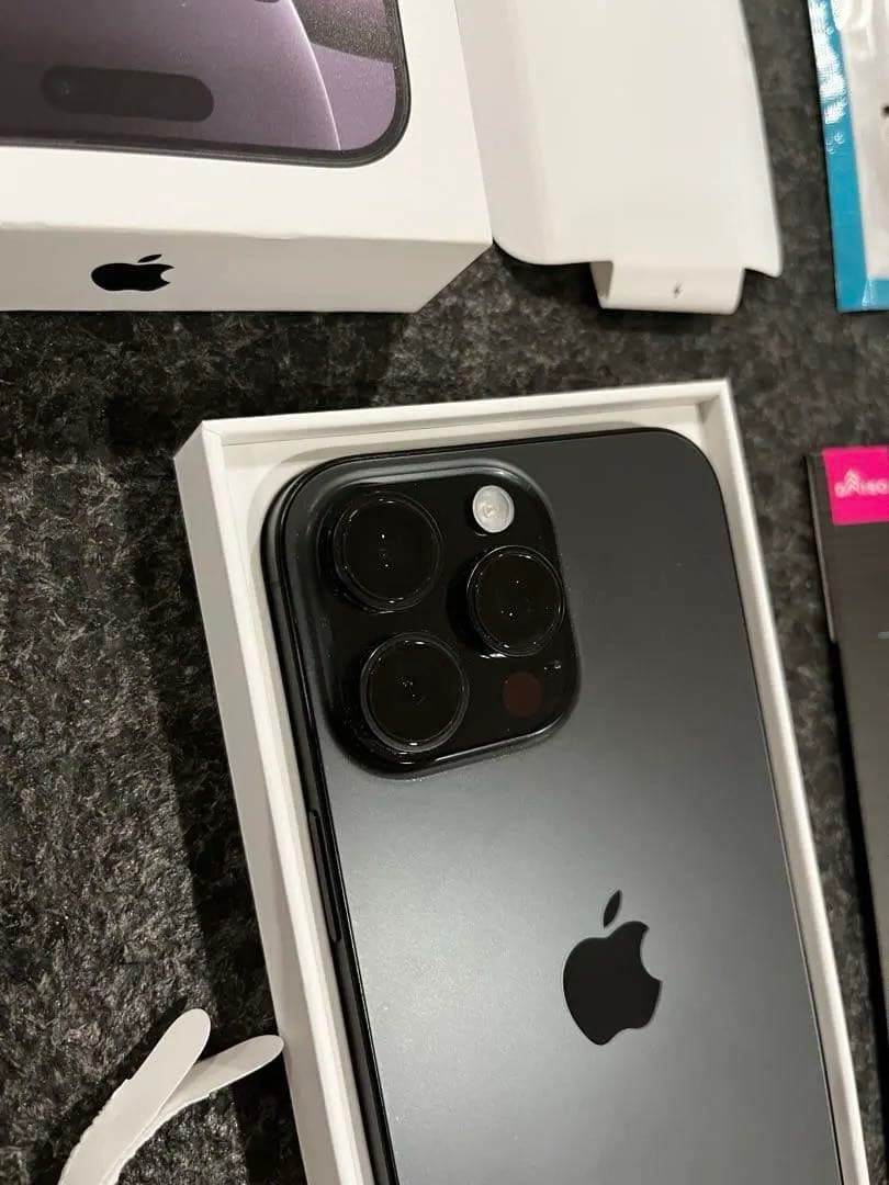 Apple iPhone 16 Pro Max ブラックチタニウム本体 +おまけ