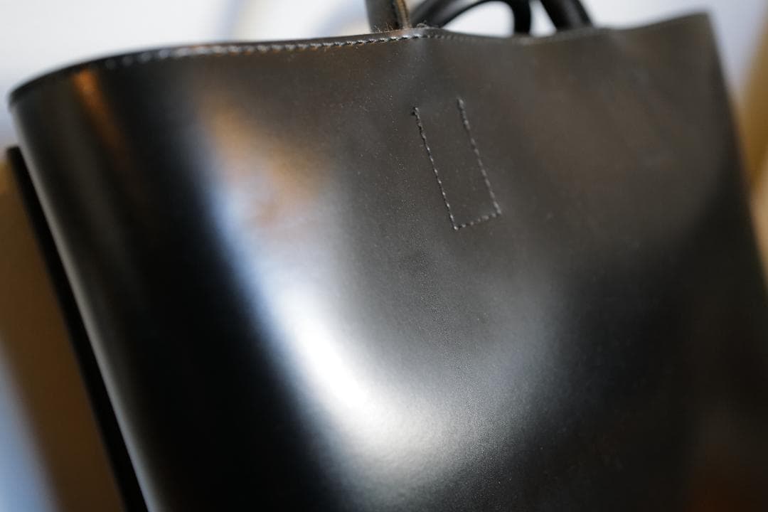 PIENI TOTE L Black / レザートートバッグ