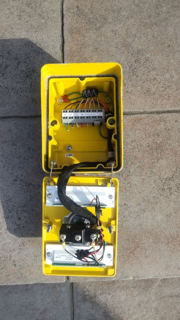 歩行者用押しボタン箱