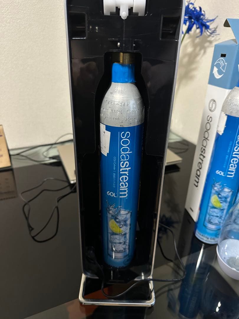 SodaStream 炭酸水メーカー 満タンボンベ3本付き