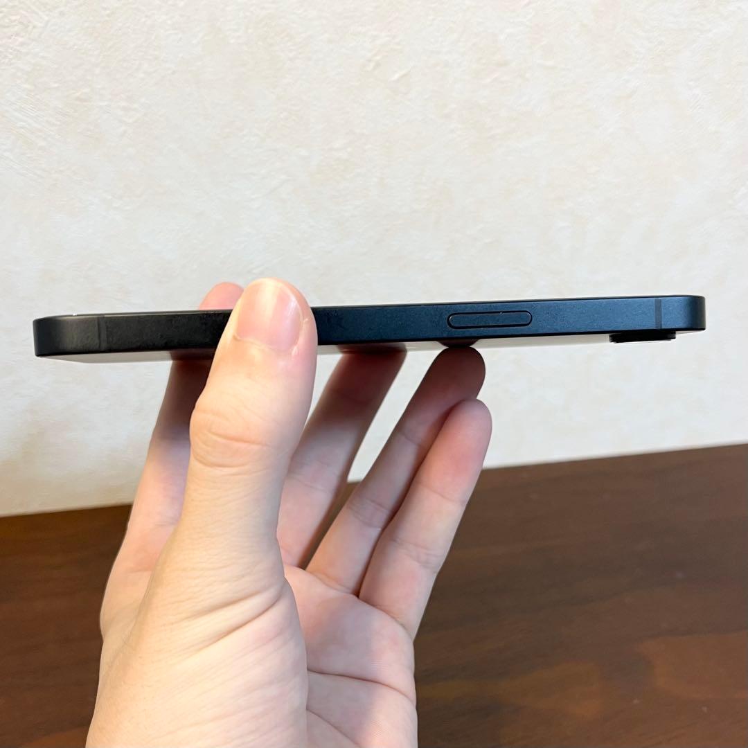 美品 iPhone16e 128G ブラック SIMフリー 箱•付属品