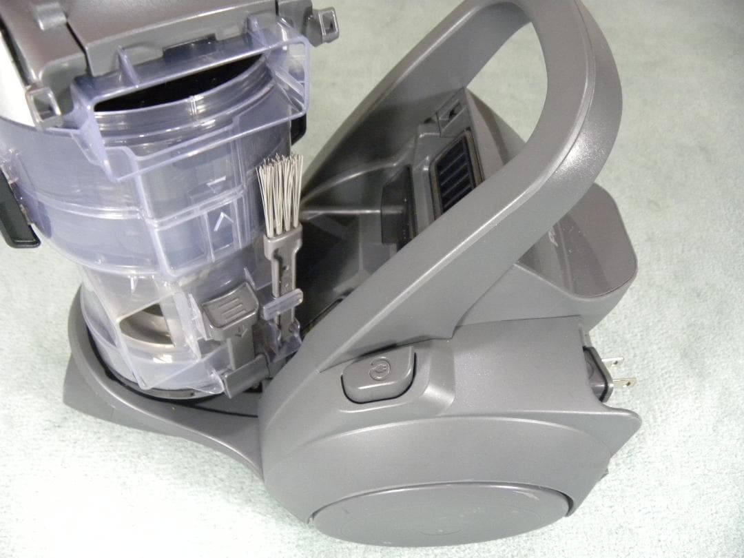 Panasonicサイクロン掃除機2023年製からまないブラシ