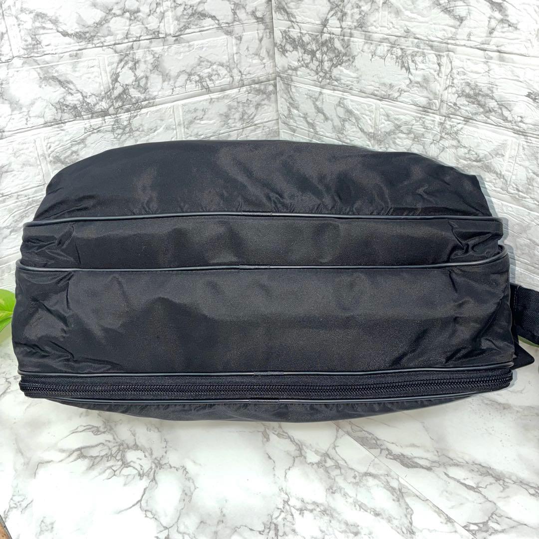 極美品✨プラダ　ナイロン　2wayハンドバッグ　ビジネス　肩掛け　A4収納可　黒