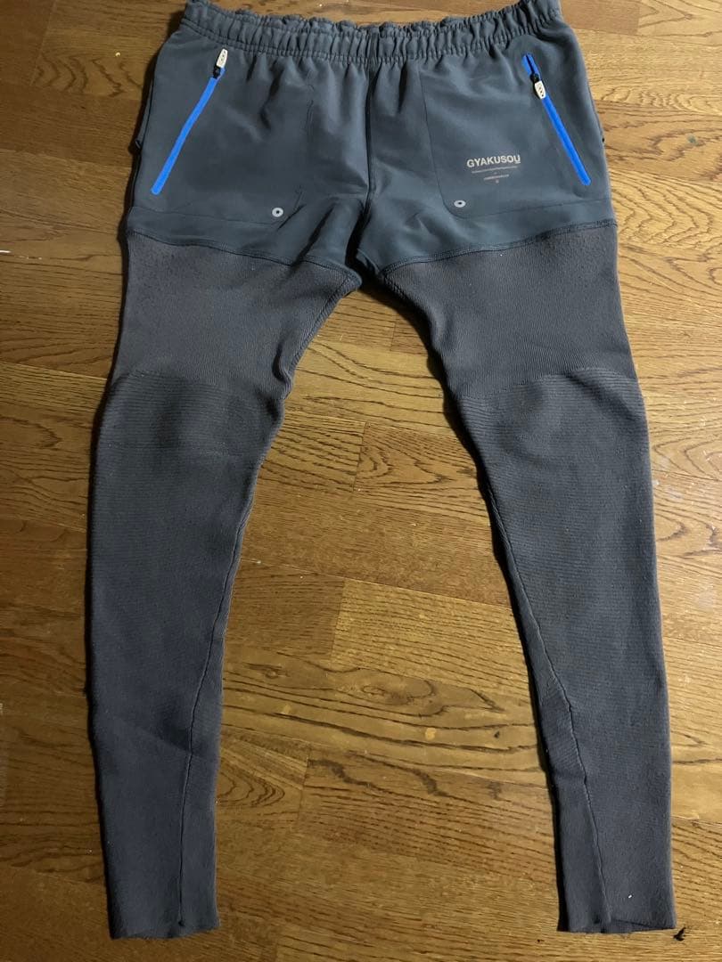 グレー スリムフィット ランニングパンツ