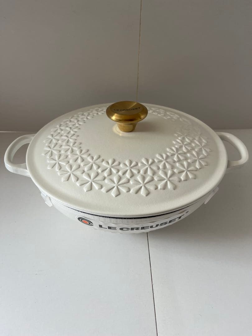 ルクルーゼ　シグニチャー　マルミット　フラワーレリーフ 22cm コットン　②