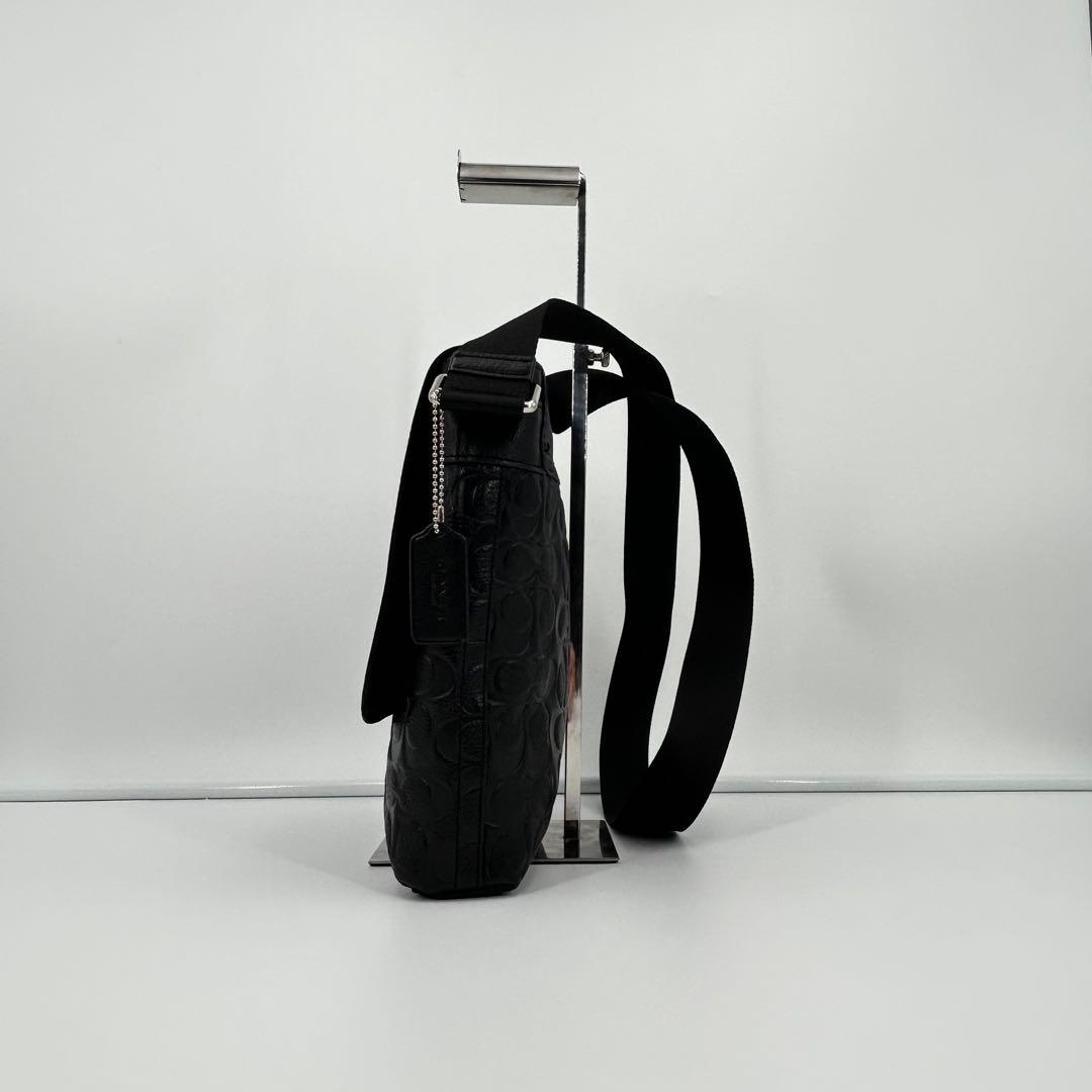 極美品✨コーチ　メッセンジャーバッグ　シグネチャー　型押し　レザー　ブラック