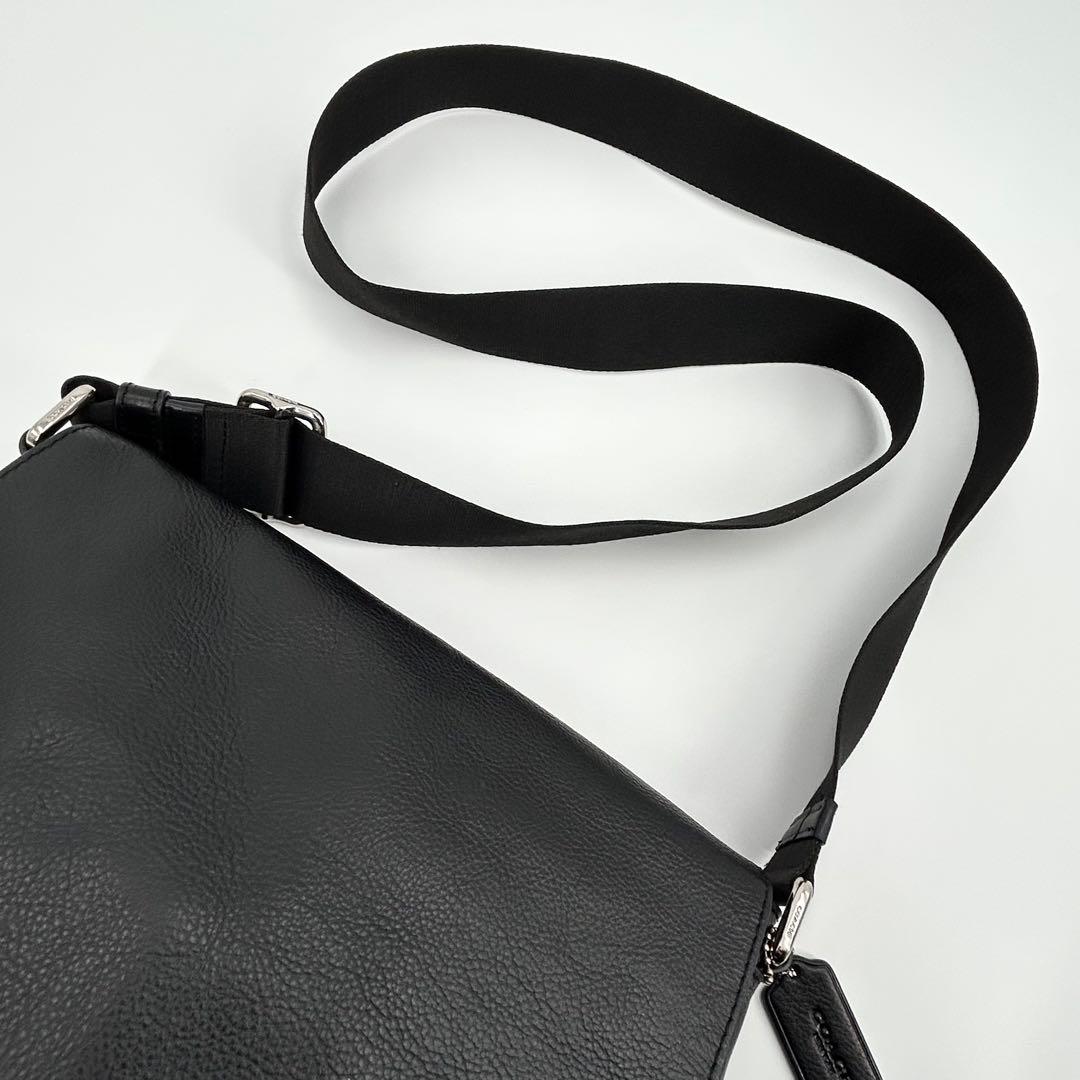 極美品✨コーチ　メッセンジャーバッグ　シグネチャー　型押し　レザー　ブラック