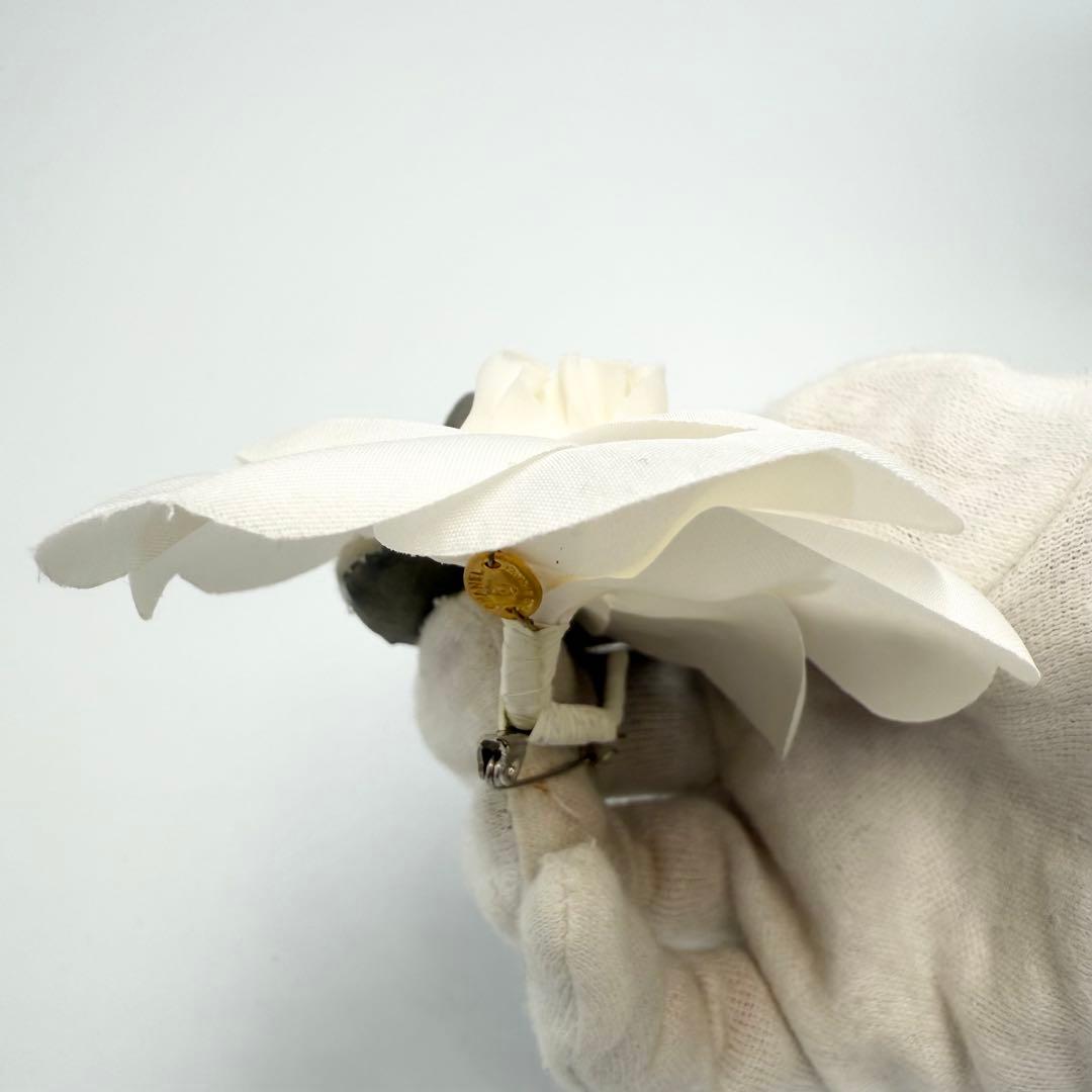 真贋済/美品✨シャネル コサージュ ブローチ カメリア ホワイト 箱付き