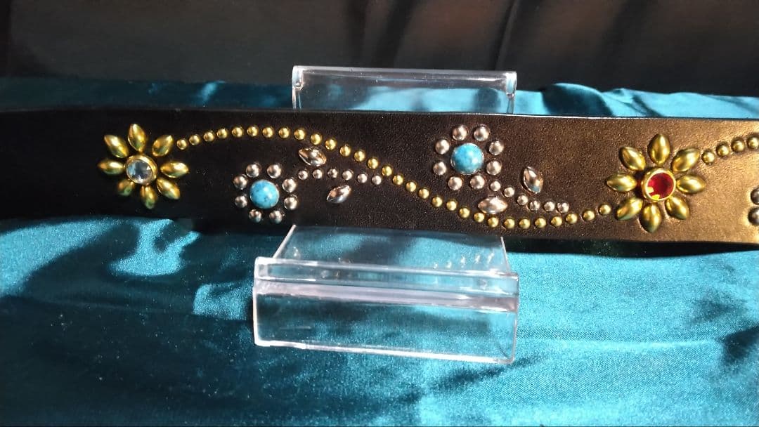 PG栃木レザーツタ&フラワースタッズベルト　ブラック　ニッケル&ブラス