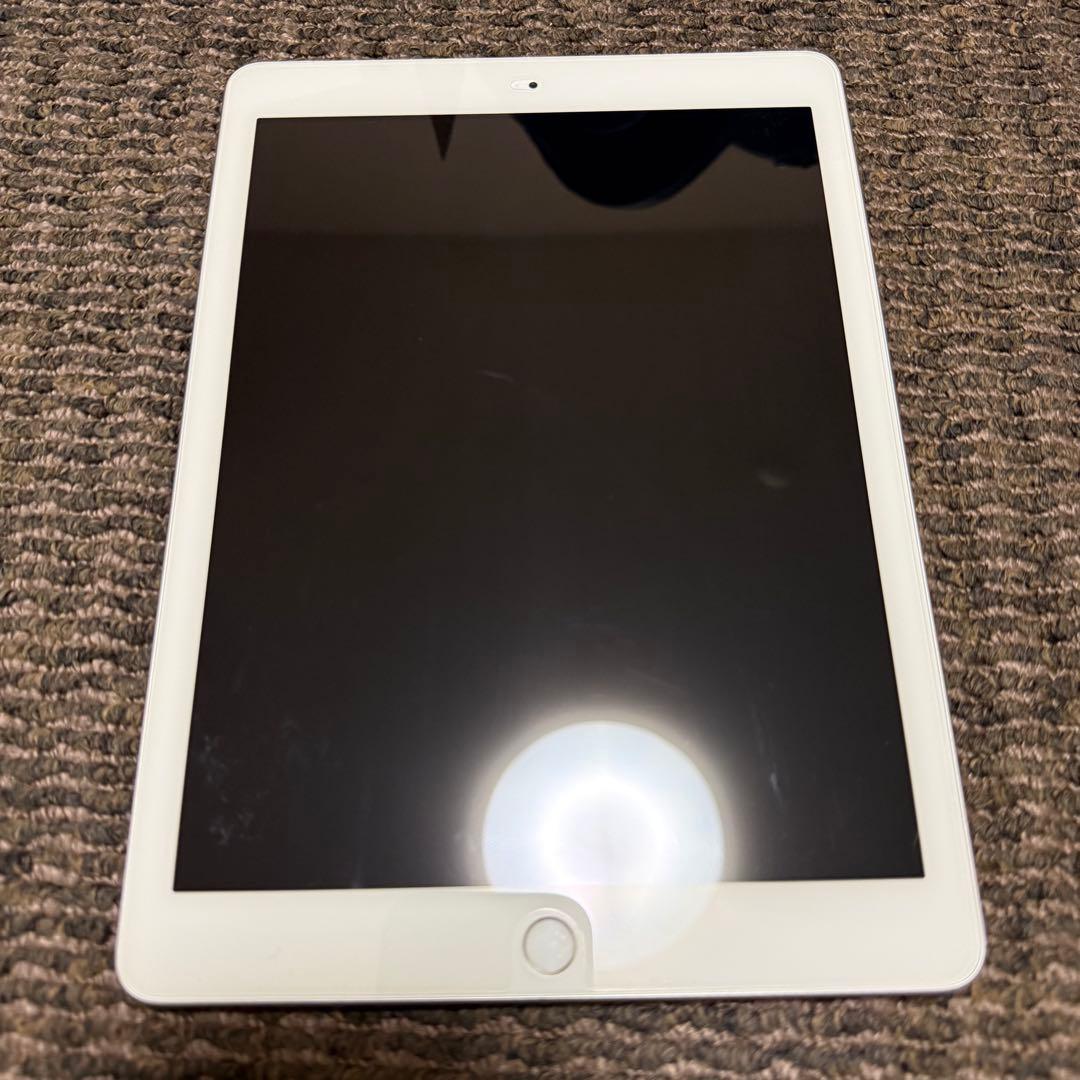 Apple iPad (第6世代) 128GB シルバー セルラーモデル