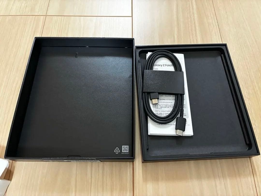 にこ　Galaxy Z Fold5 256GB au版 Phantom