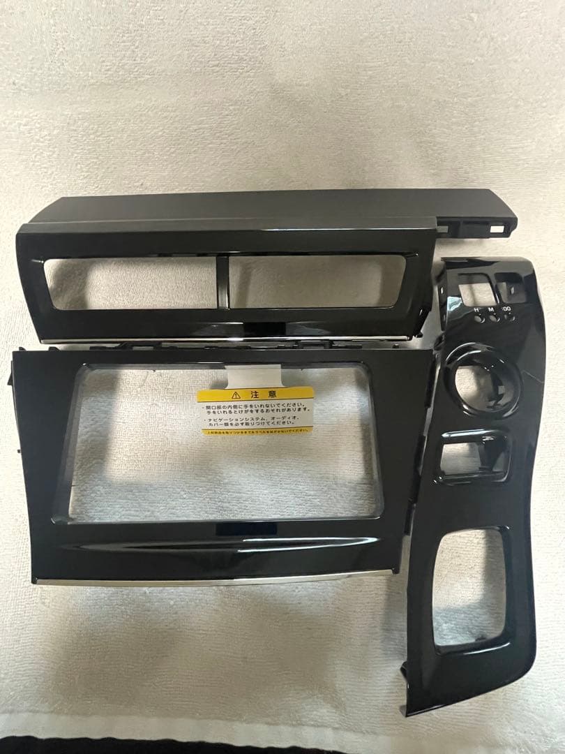 春音　プリウスα 後期　内装パネル