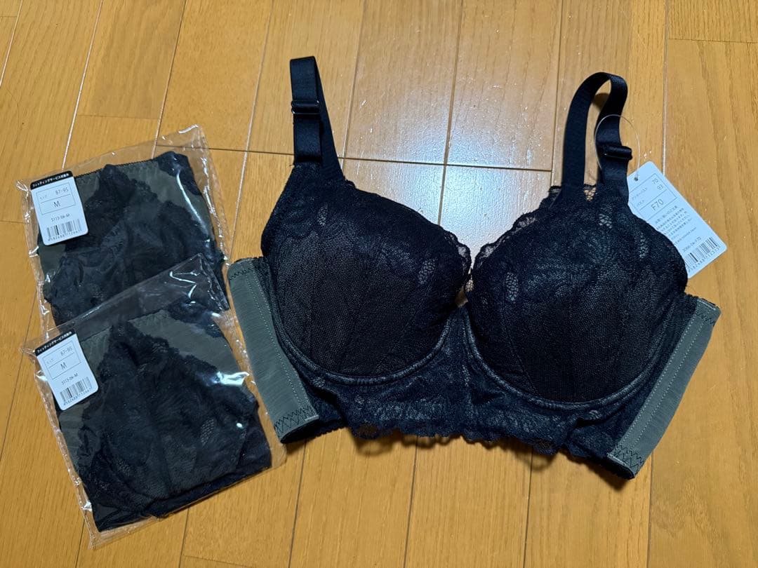 ヘブンジャパン　ビスチェリーナ　ブラジャーショーツセット