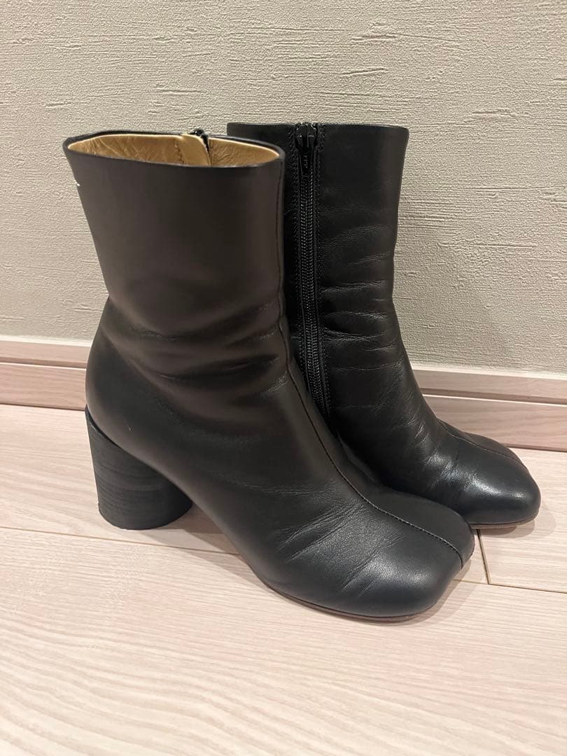 MM6ブラックレザーショートブーツ