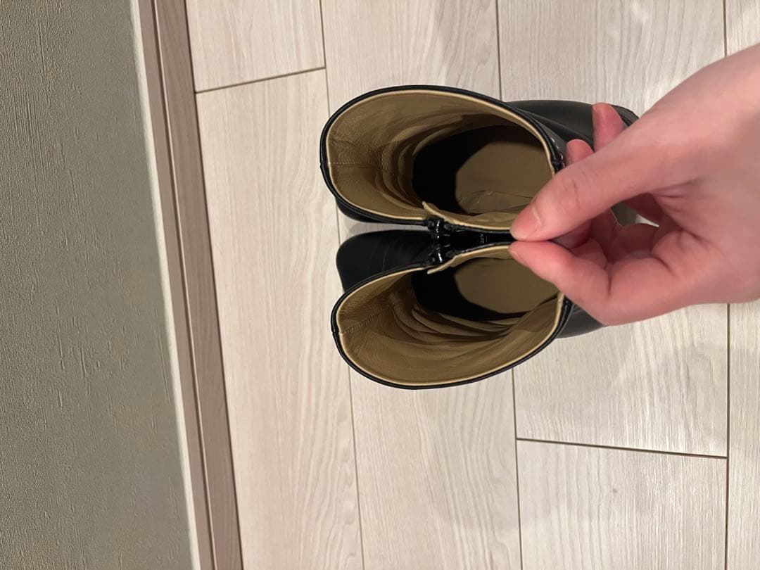 MM6ブラックレザーショートブーツ