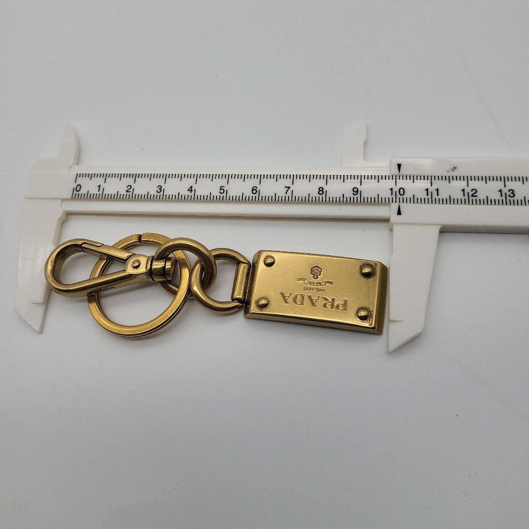 PRADAプラダ ロゴ プレート キーホルダー キーチャーム ゴールド