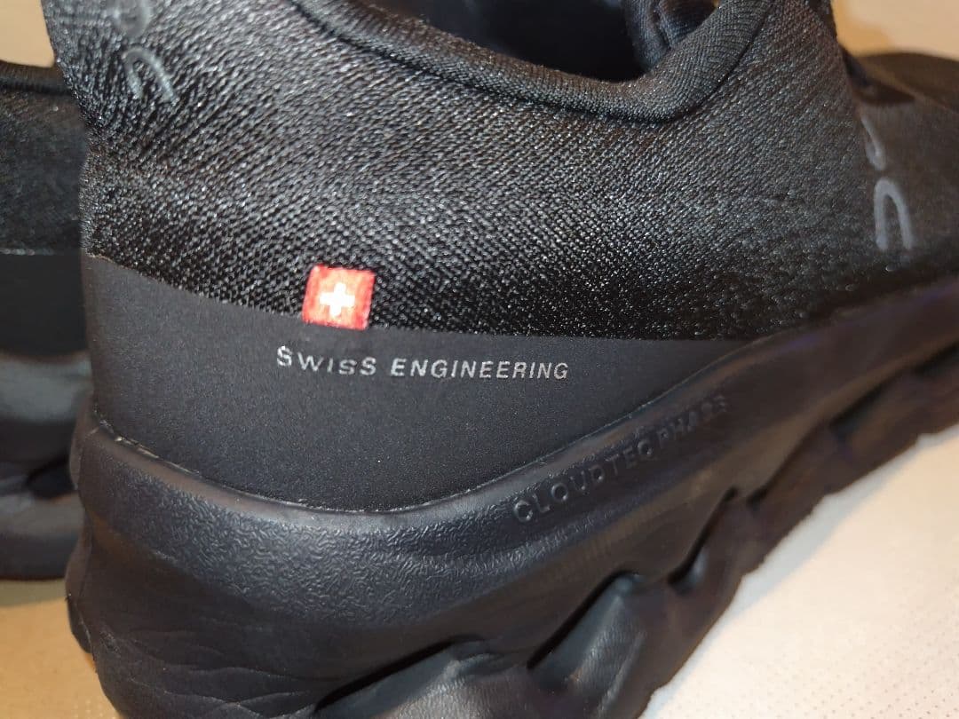 な*つ様 【美品】On CLOUDTILT オン クラウドティルト 27.5　ス