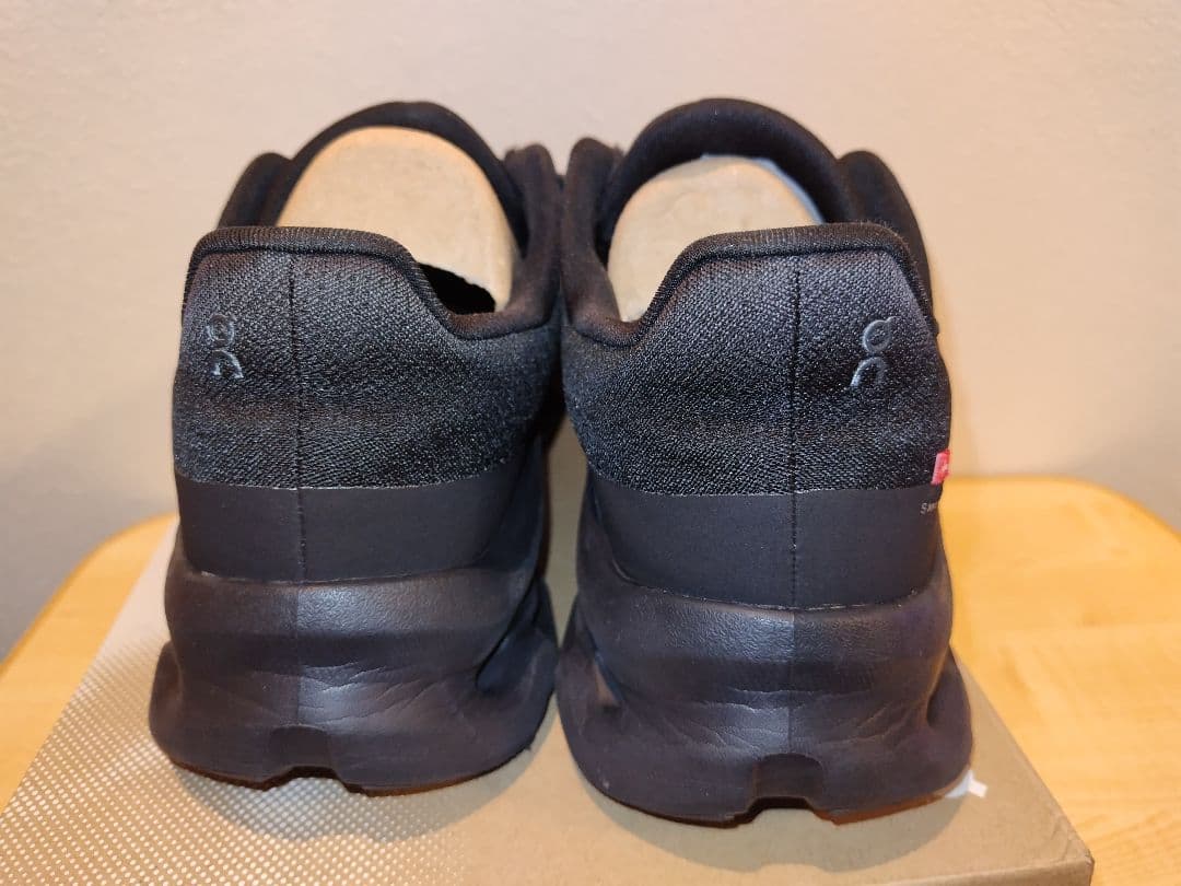 な*つ様 【美品】On CLOUDTILT オン クラウドティルト 27.5　ス