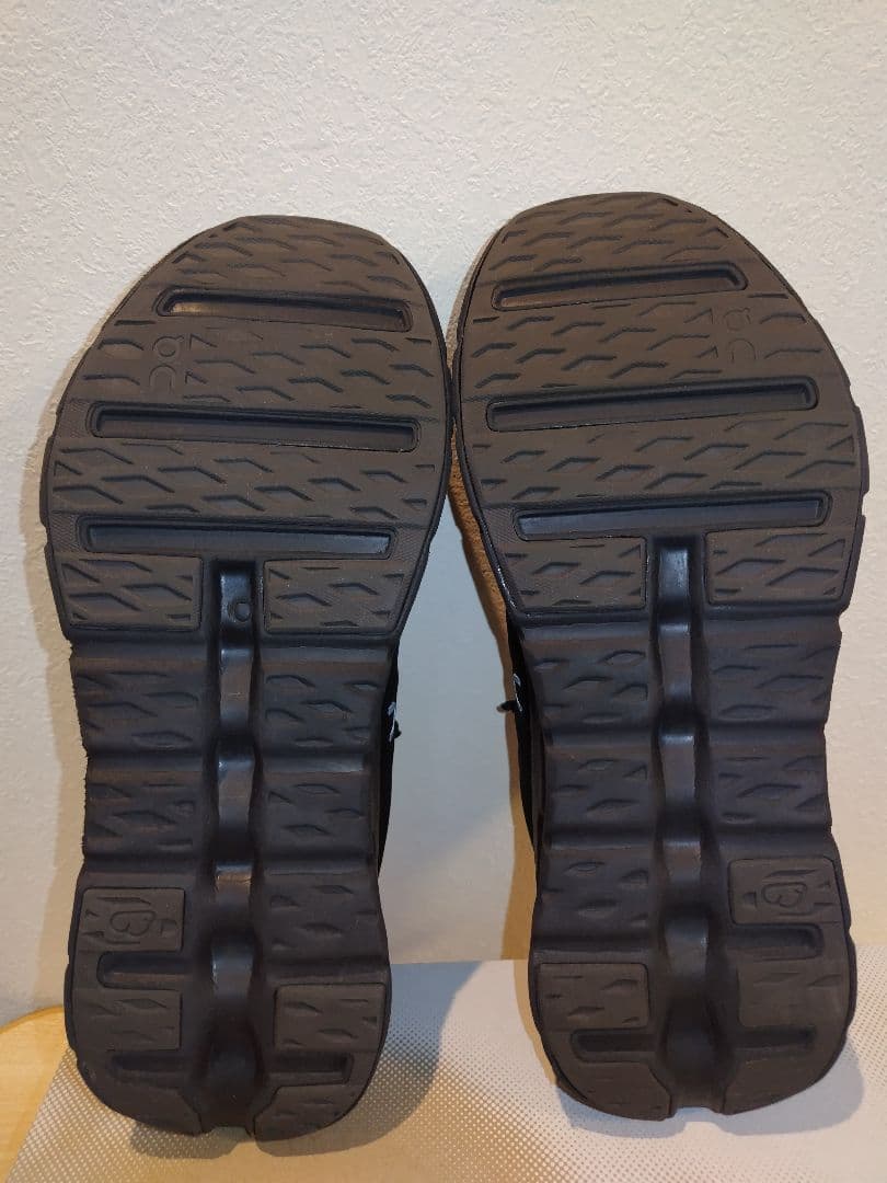 な*つ様 【美品】On CLOUDTILT オン クラウドティルト 27.5　ス