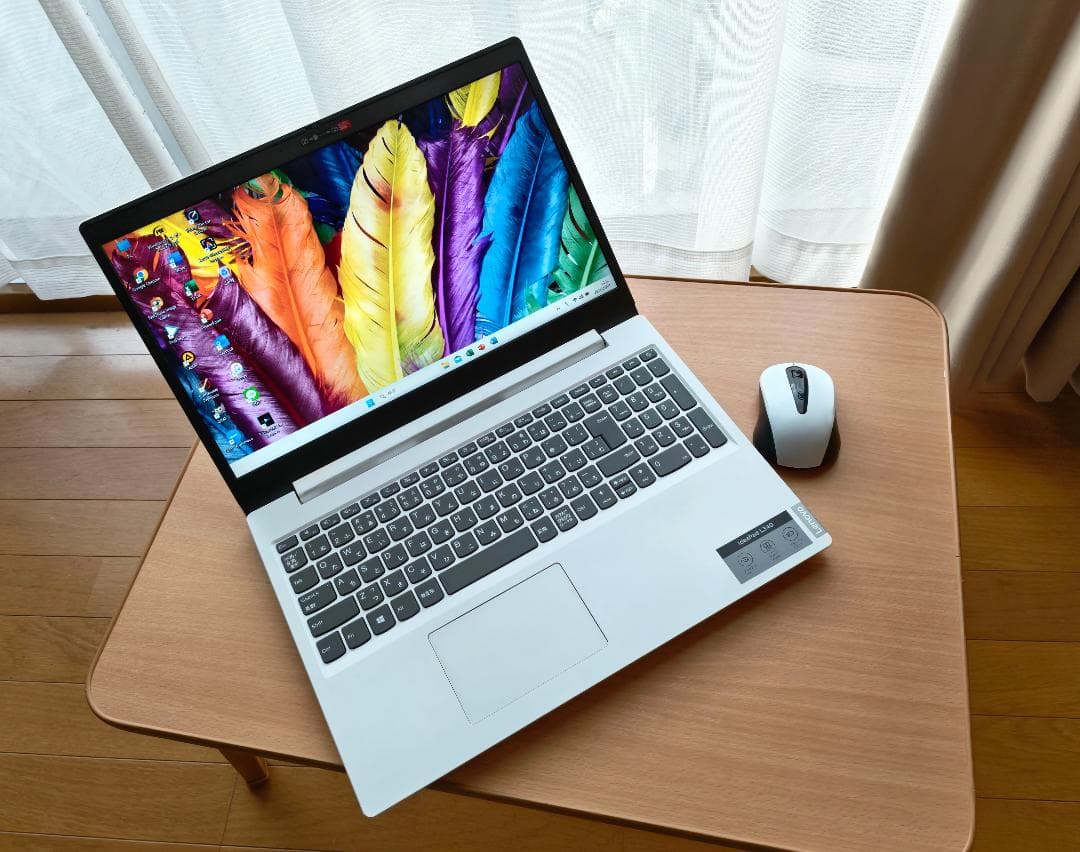 Lenovo Ideapadノートパソコン ホワイト