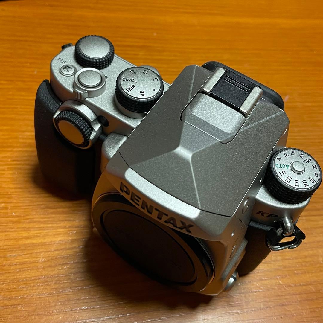 ペンタックス PENTAX KP シルバー ボディ　使用少ない美品　オマケ付