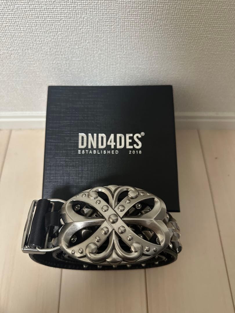 DND4DES スタッズ付きレザーベルト