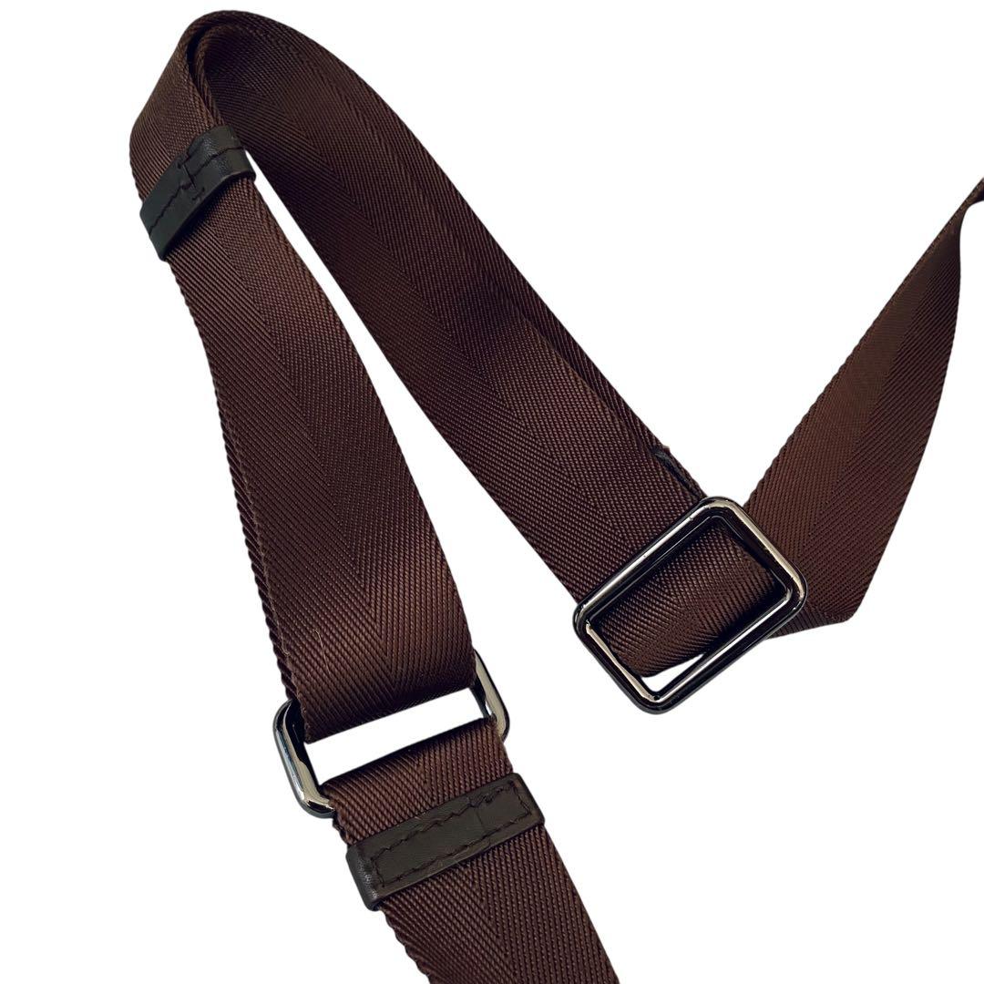 HUGO BOSS ヒューゴボス 美品 レザー メッセンジャーバッグ A4収納