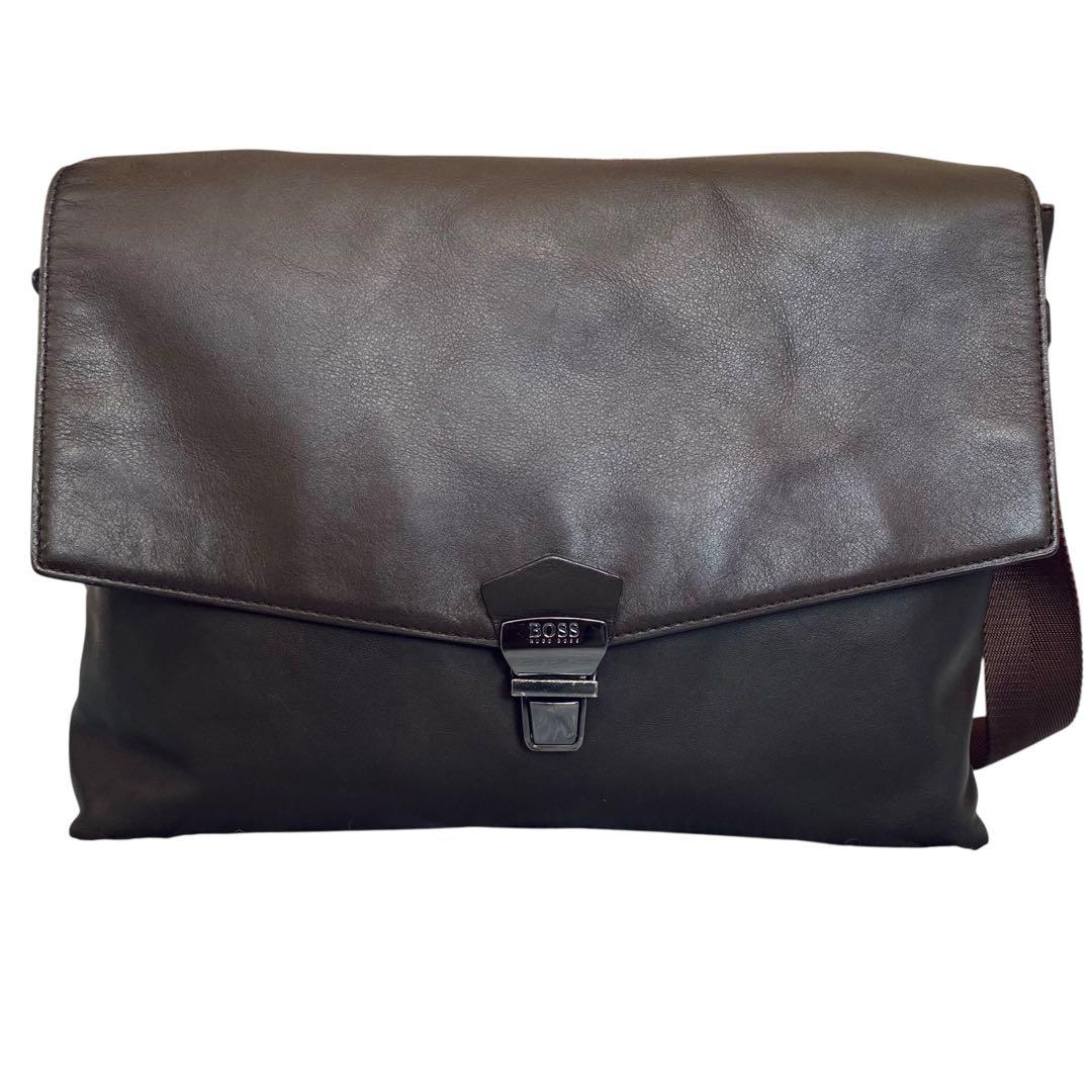 HUGO BOSS ヒューゴボス 美品 レザー メッセンジャーバッグ A4収納