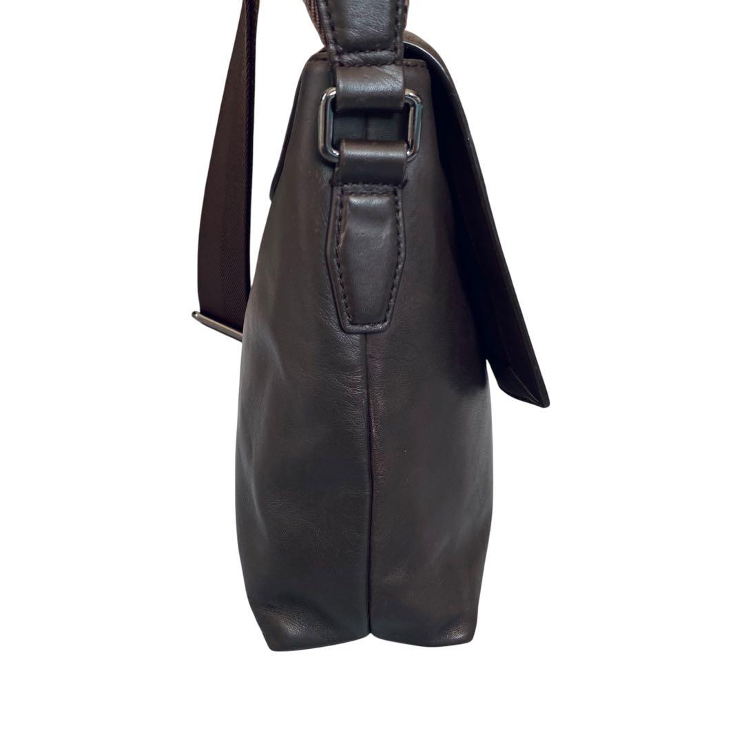 HUGO BOSS ヒューゴボス 美品 レザー メッセンジャーバッグ A4収納