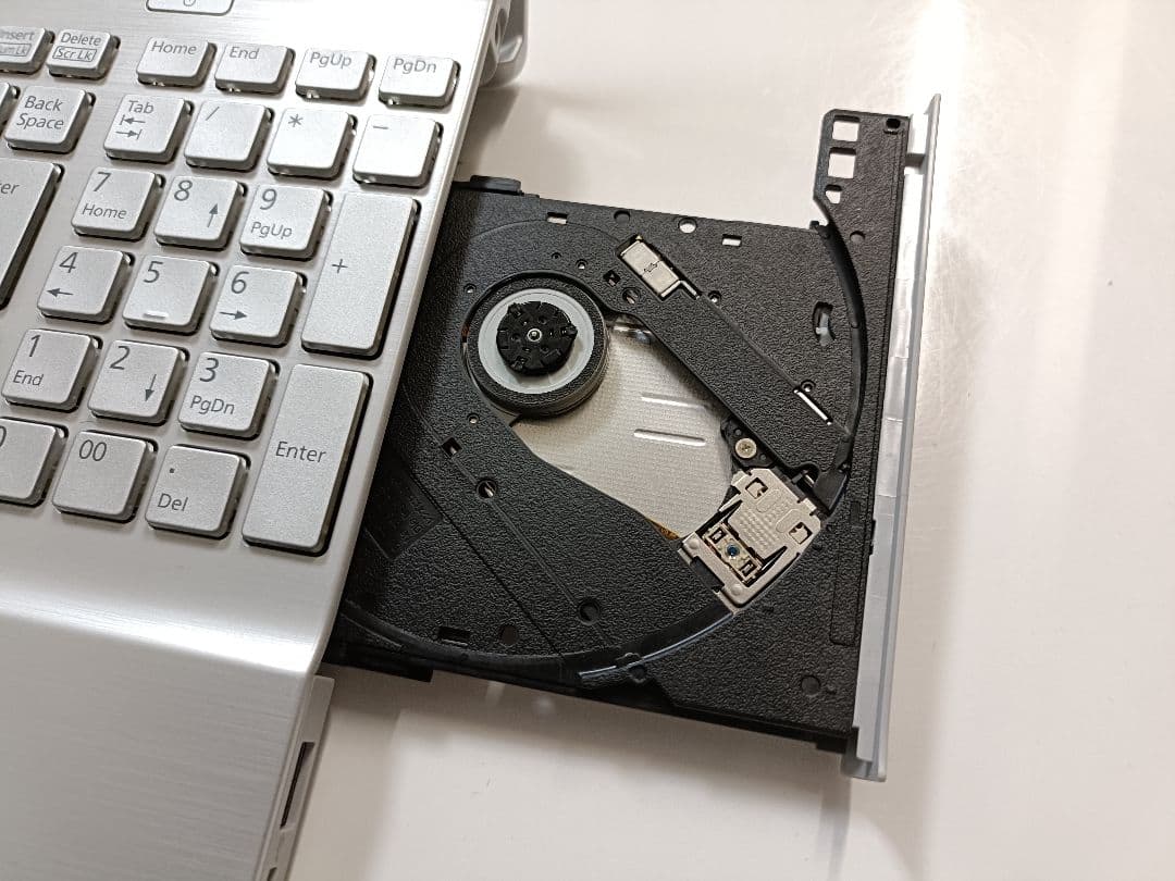 2024年 富士通 Windows11 15.6型 ノートパソコン SSD 37