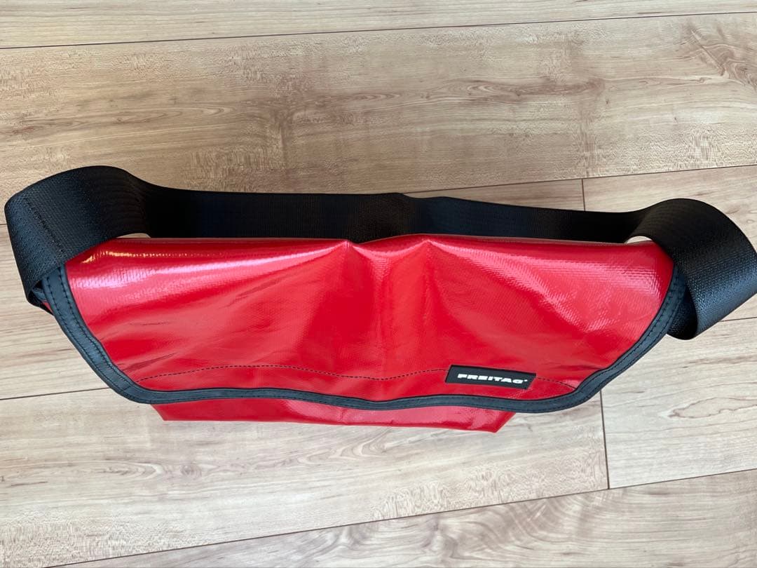 FREITAG フライターグ ショルダーバッグ　メッセンジャーバック　赤黒