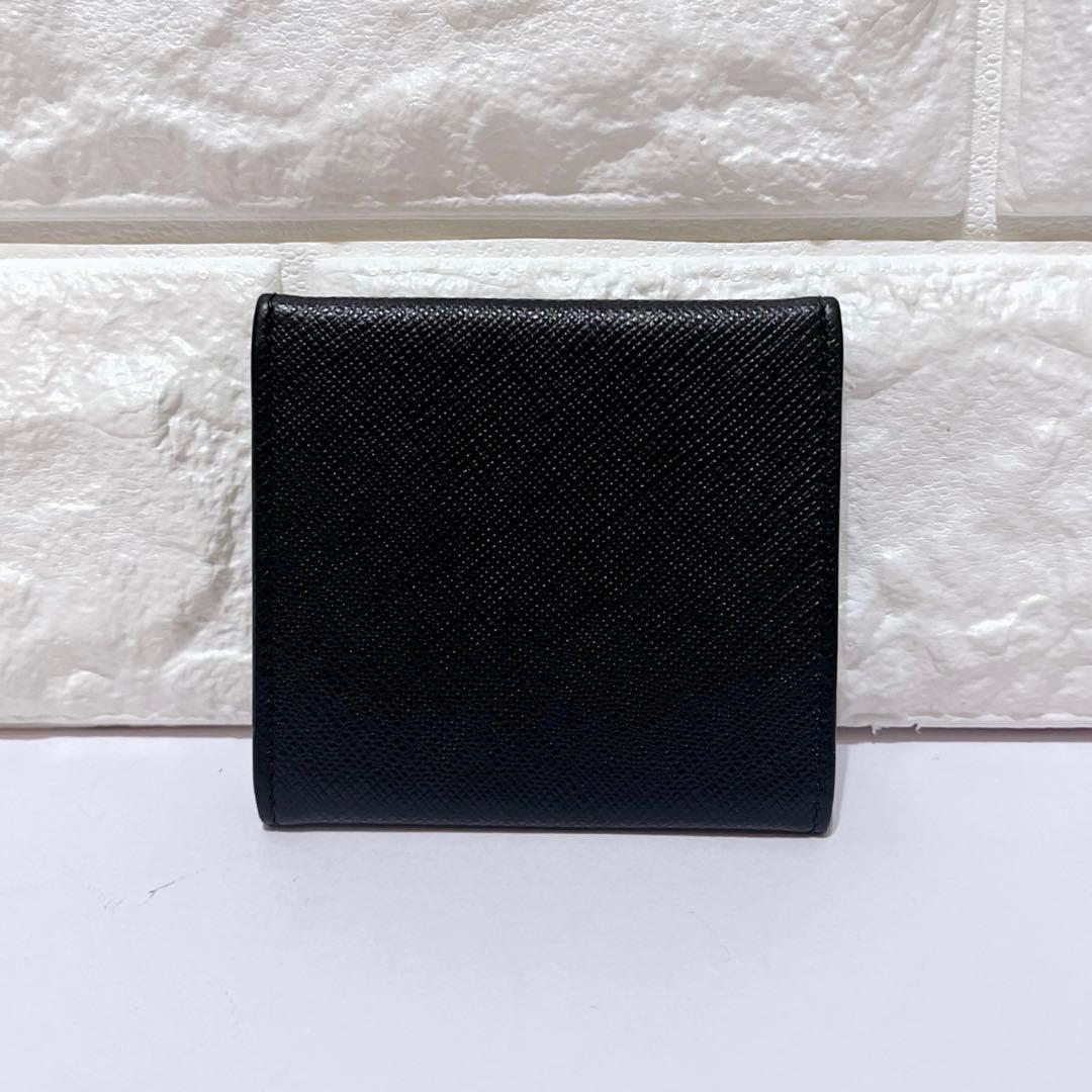 【美品】PRADA サフィアーノレザー メタルロゴ スクエア型 ケース