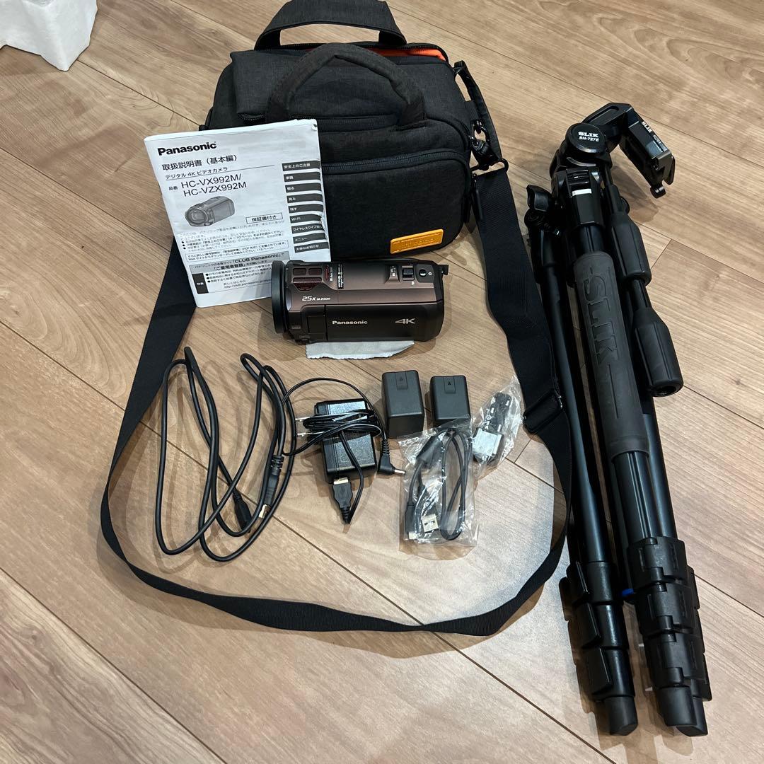 Panasonic HC-VX992M 4Kカメラと付属品