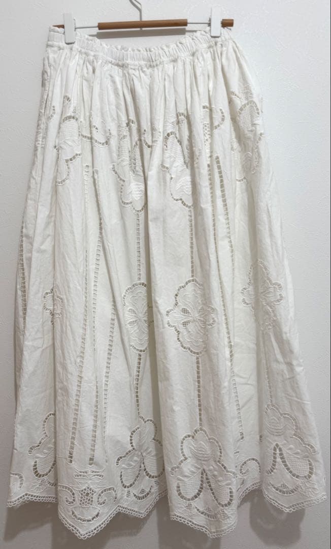 TSUHARU⋈カットワーク刺繍裾スカラップスカート⋈オフ