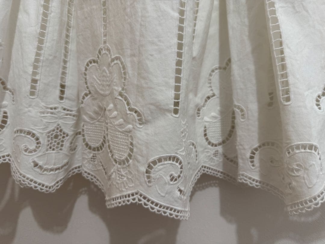 TSUHARU⋈カットワーク刺繍裾スカラップスカート⋈オフ