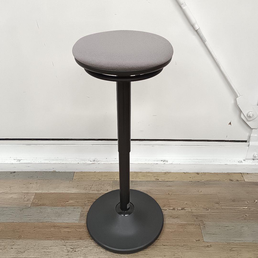 オカムラ　ピルエット　昇降　回転　スツール　スイング脚　グレー　ブラック脚