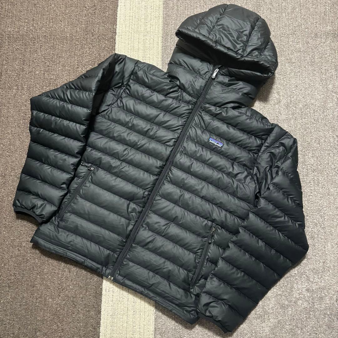 【美品】patagonia ダウンセーターフーディ Sサイズ ブラック