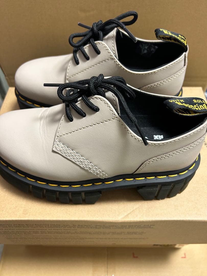 最終値下げ ドクターマーチン Dr.Martens 3ホール 厚底 ホワイト
