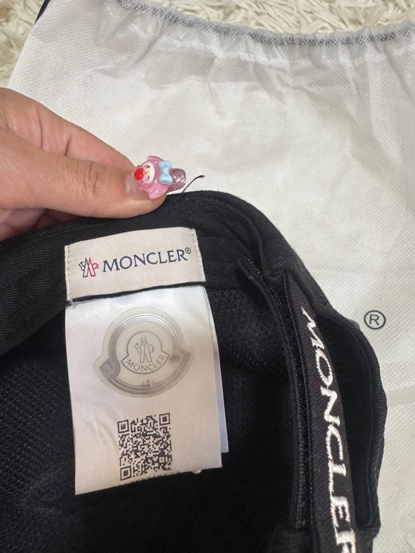 正規品MONCLER ブラック ベースボールキャップレディース