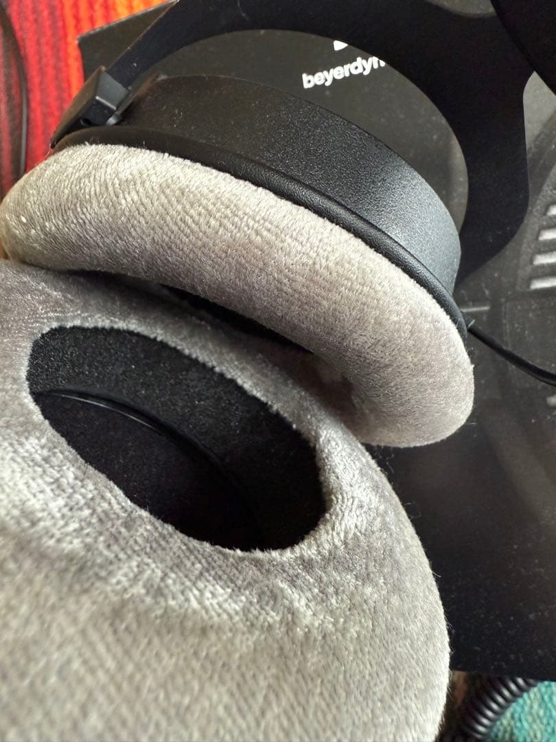 ヘッドホン beyerdynamic DT 990 PRO