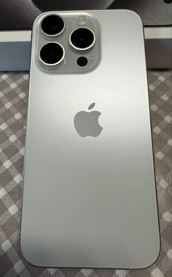 iPhone15 pro 128GB ホワイト　simフリー　美品 完動品