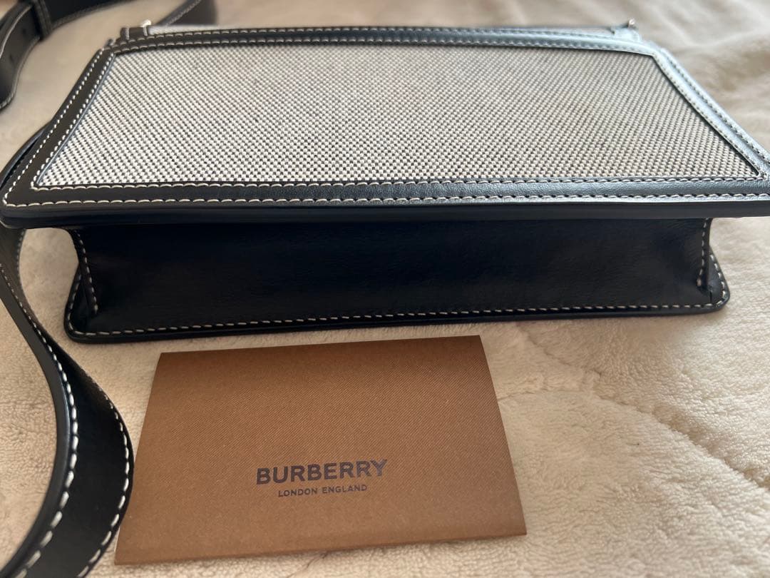 BURBERRY HORSEFERRY HOUSE ホワイトブラック