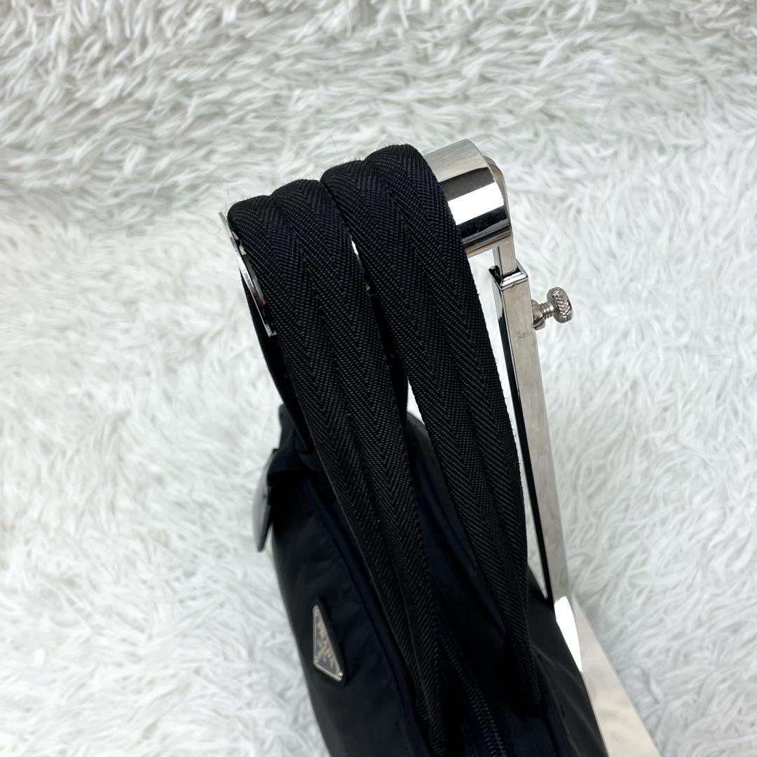 外観美品 プラダ ミニボストンバッグ 三角ロゴプレート ナイロン 肩掛け可能 黒