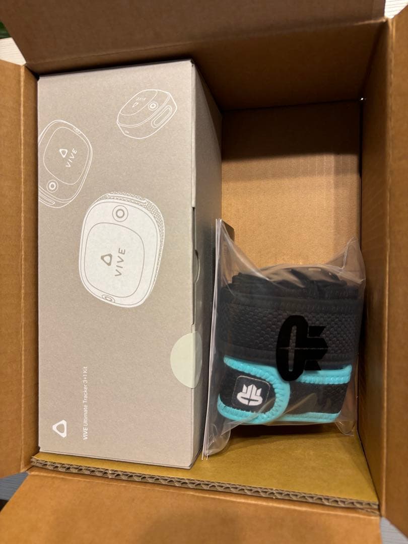 【新品未開封】Vive Ultimate Tracker 3個セット＋ストラップ