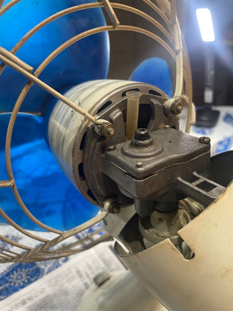 三菱'60昭和レトロ扇風機 とても古い・重い・堅牢　順調稼働　鮮明ブルーファン美