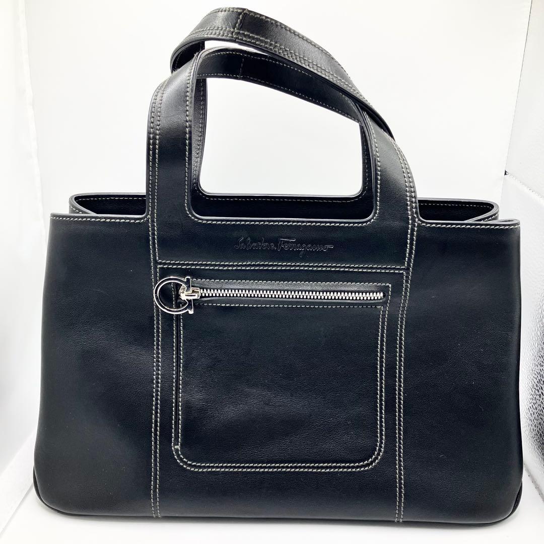 ぱっちさま　フェラガモ　ハンドバッグ　ガンチーニ　ブラック　レザー　レディース