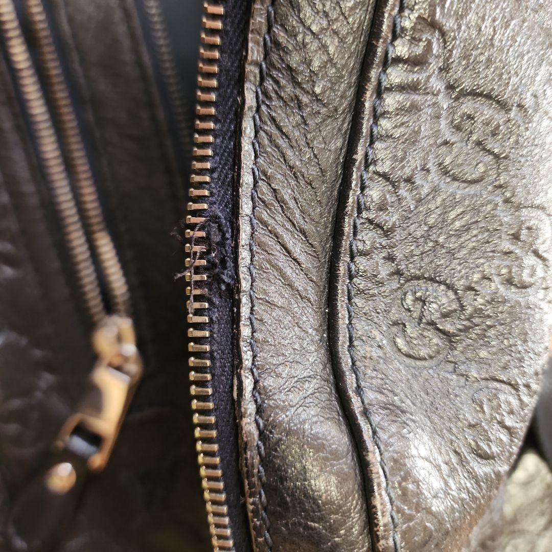 黒 レザー ボディバッグ ロゴ入り